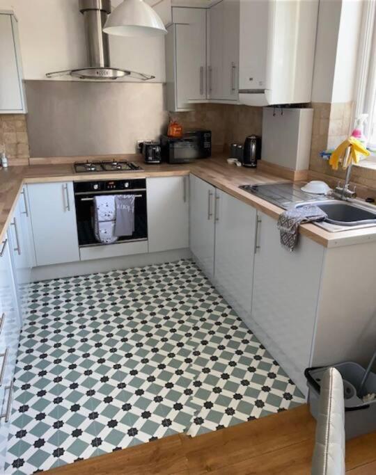 3 Double Bedroomed Flat, Acton. London, Uk Zewnętrze zdjęcie